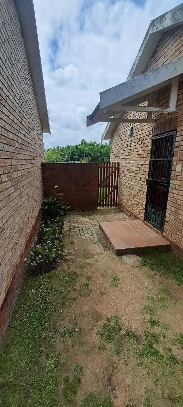 To Let 2 Bedroom Property for Rent in Greenshields Park Eastern Cape
